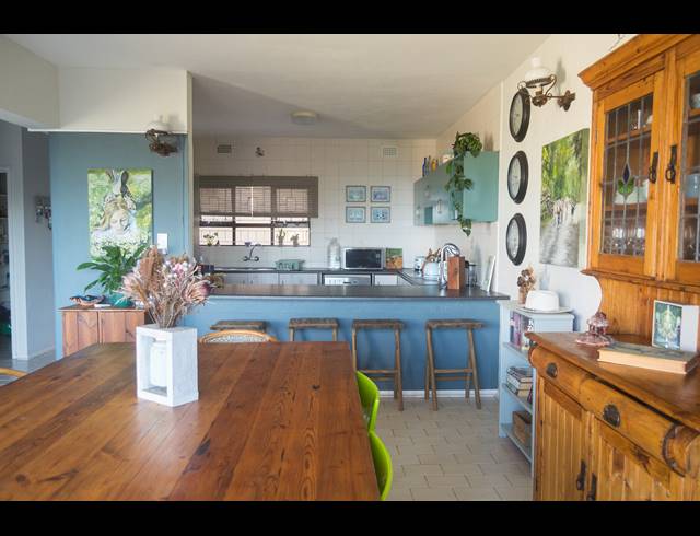 3 BEDROOM TOWNHOUSE FOR SALE IN SCOTTBURGH CENTRAL